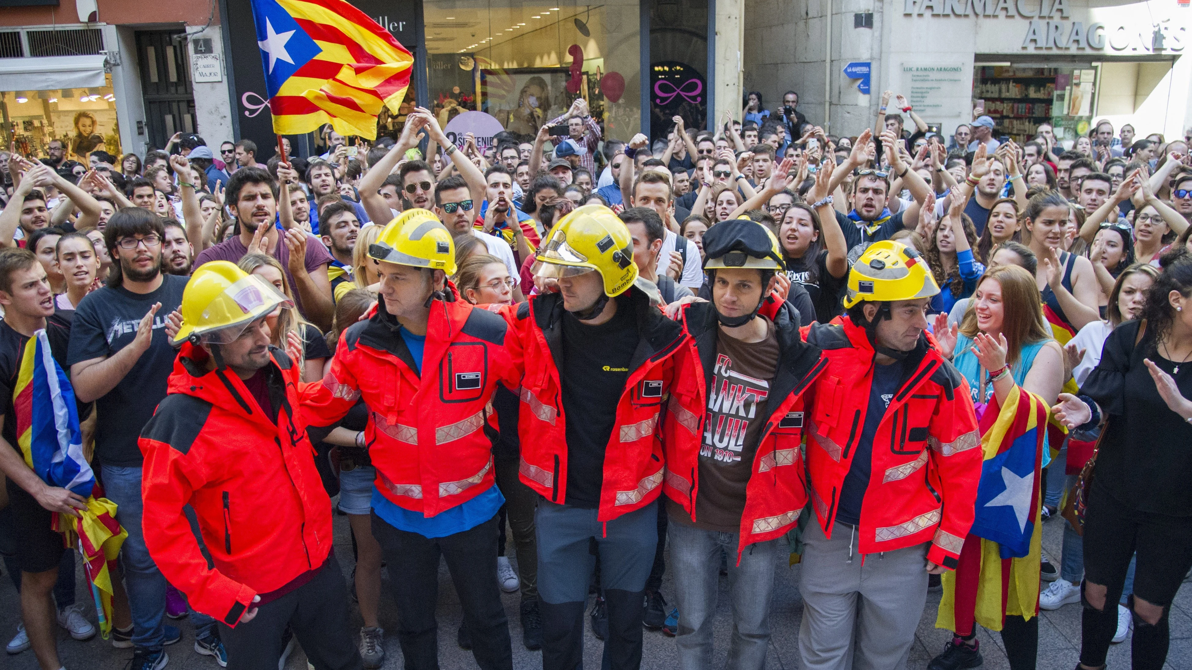 Unas 1.700 personas se concentran en Lleida en rechazo a la violencia del 1-O