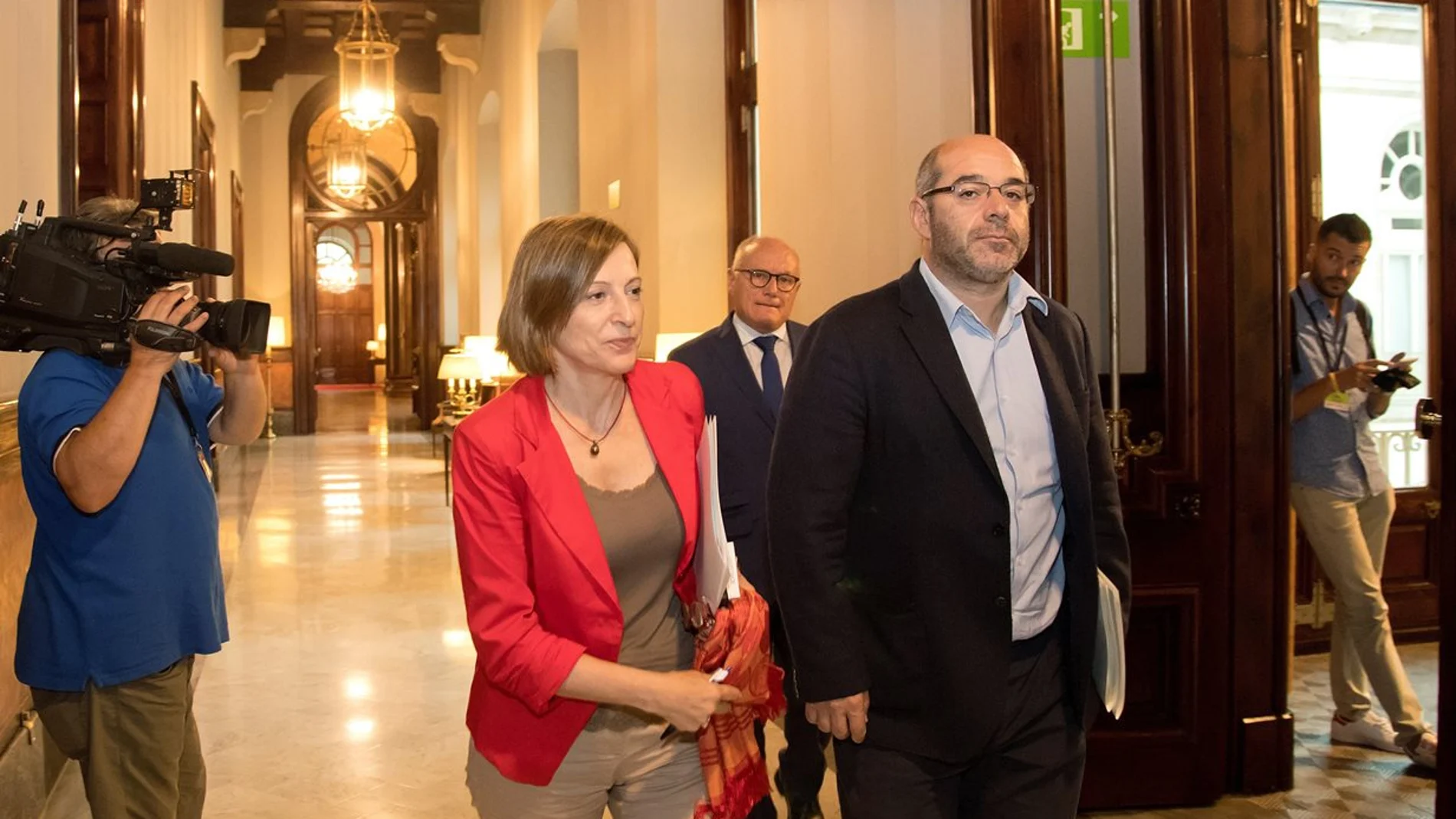 La presidenta del Parlament, Carme Forcadell, junto al vicepresidente primero, Lluís Guinó