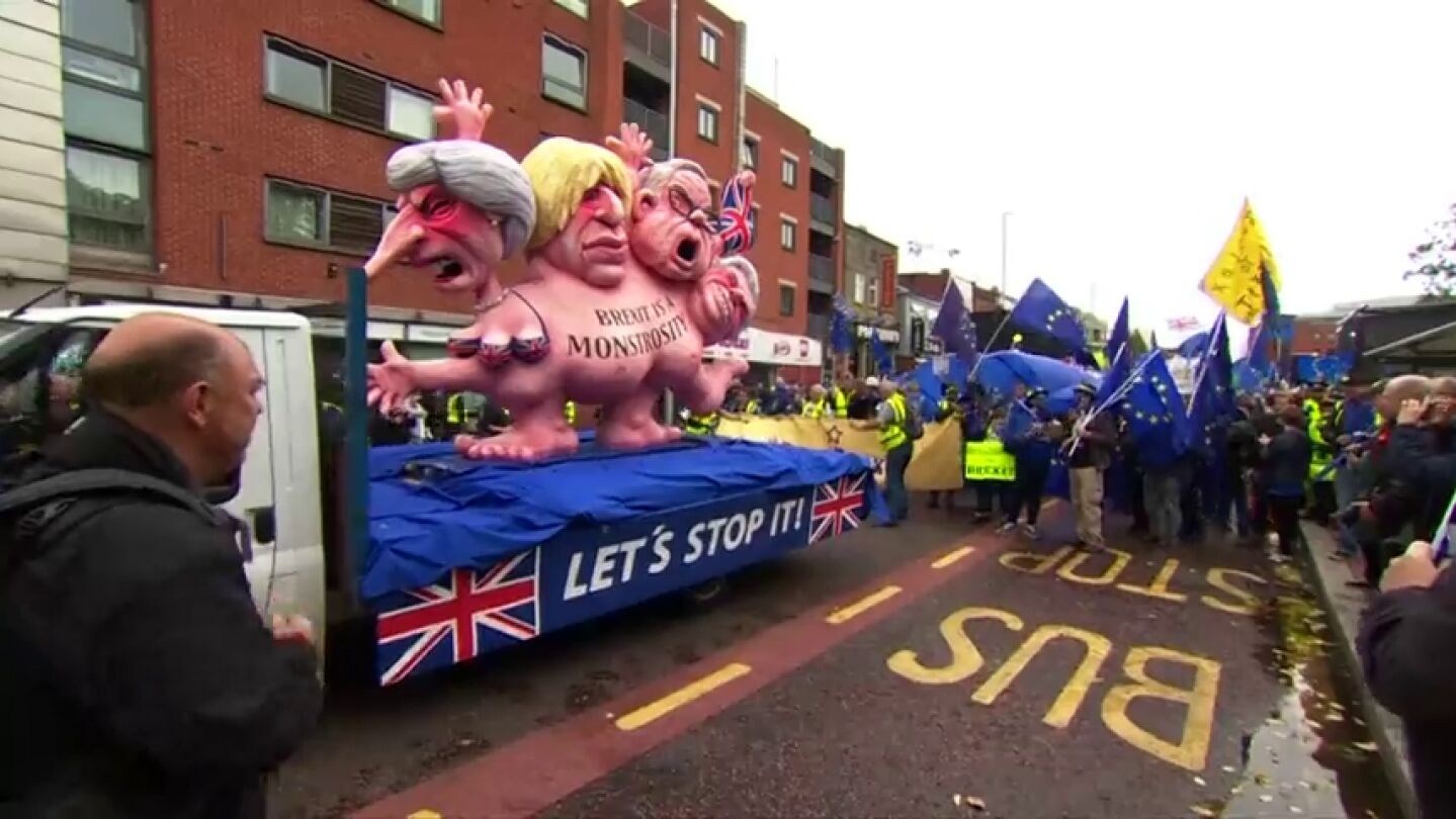 Miles de personas protestan en M&aacute;nchester contra el 'Brexit'