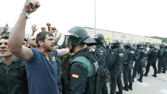 Guardias civiles durante el referéndum del 1-O Guardias civiles durante el referéndum del 1-O