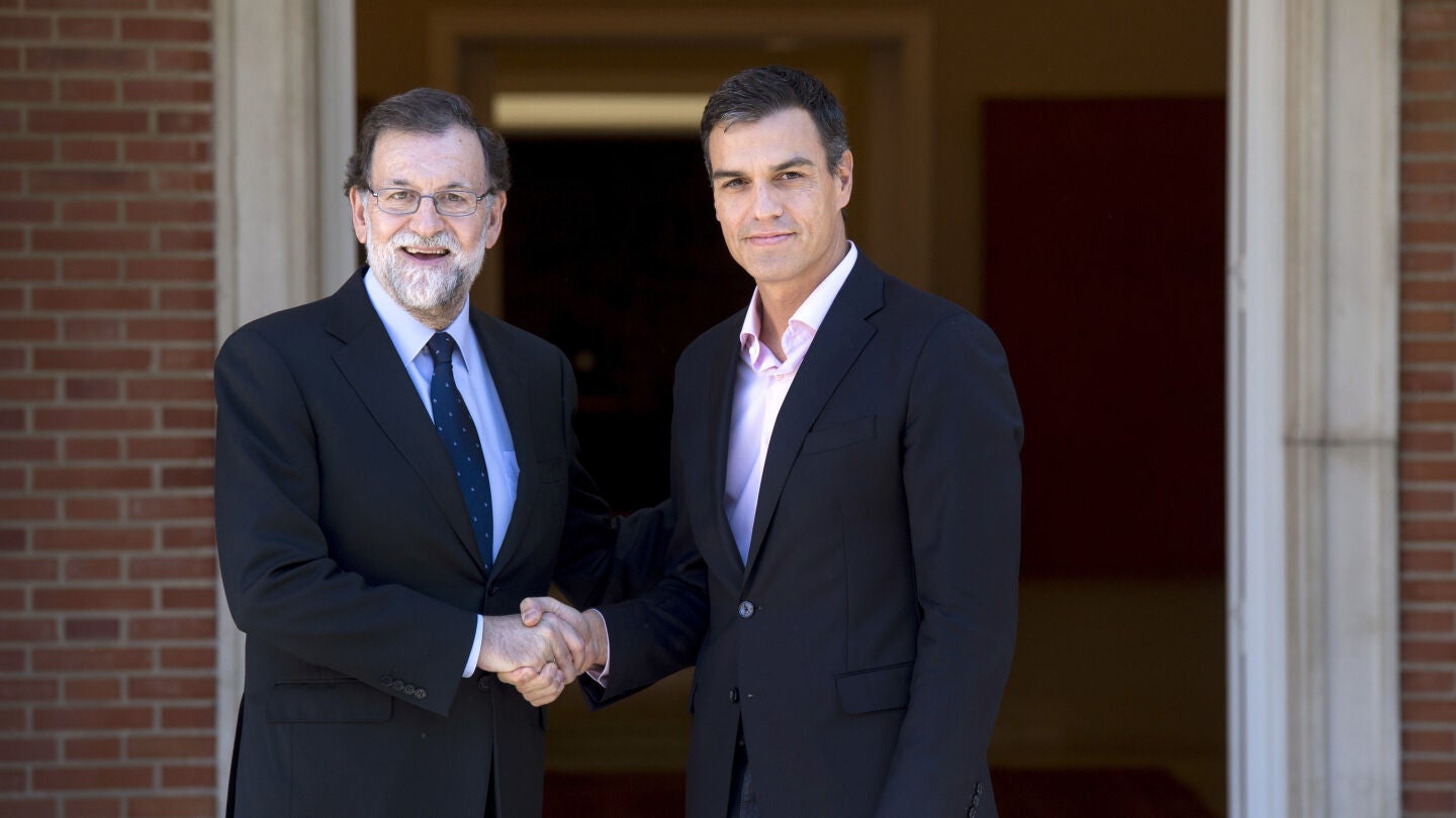 Mariano Rajoy recibe a Pedro Sanchez en Moncloa