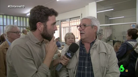 Gonzo con un votante del referéndum del 1-O Gonzo con un votante del referéndum del 1-O