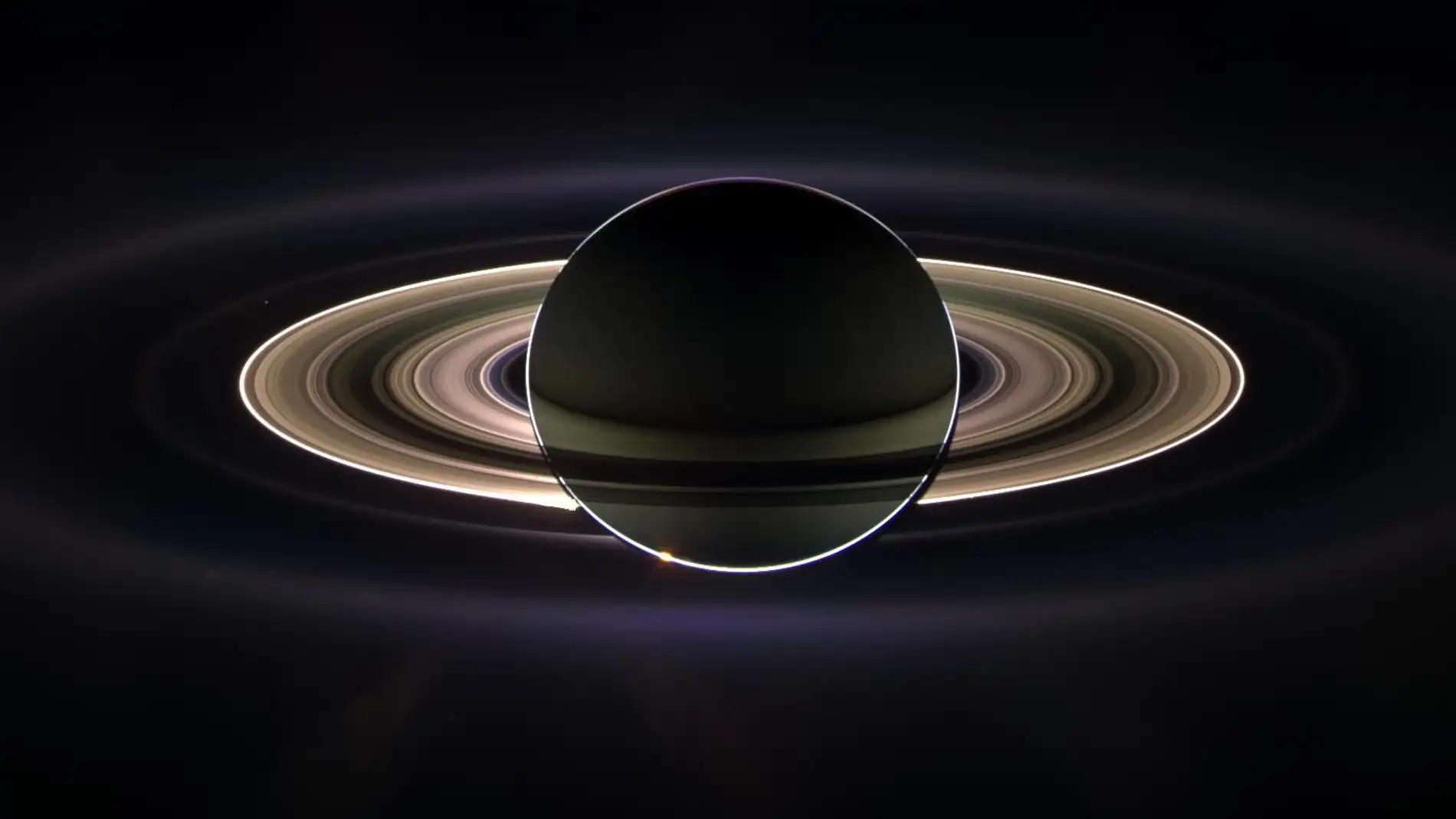 Los anillos de Saturno están formados por innumerables partículas de diversos tamaños