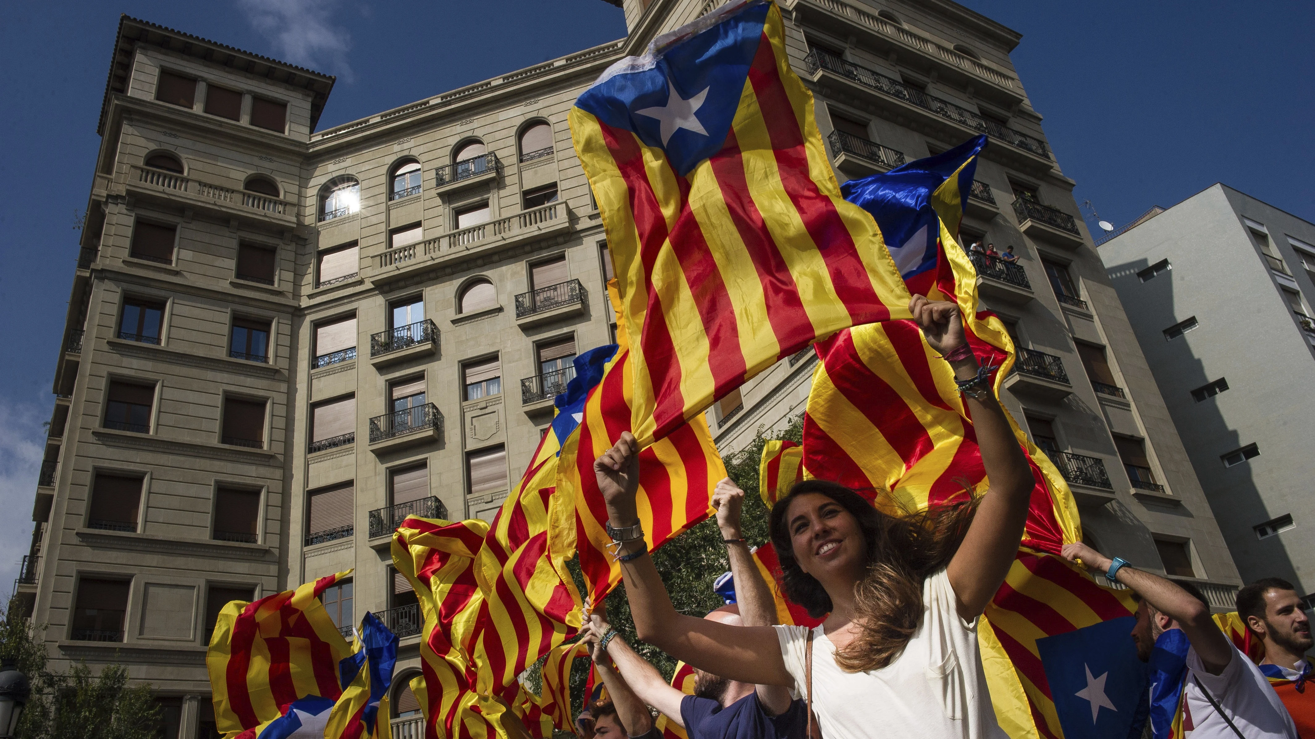 Miles de estudiantes recorren el centro de Barcelona con motivo del paro