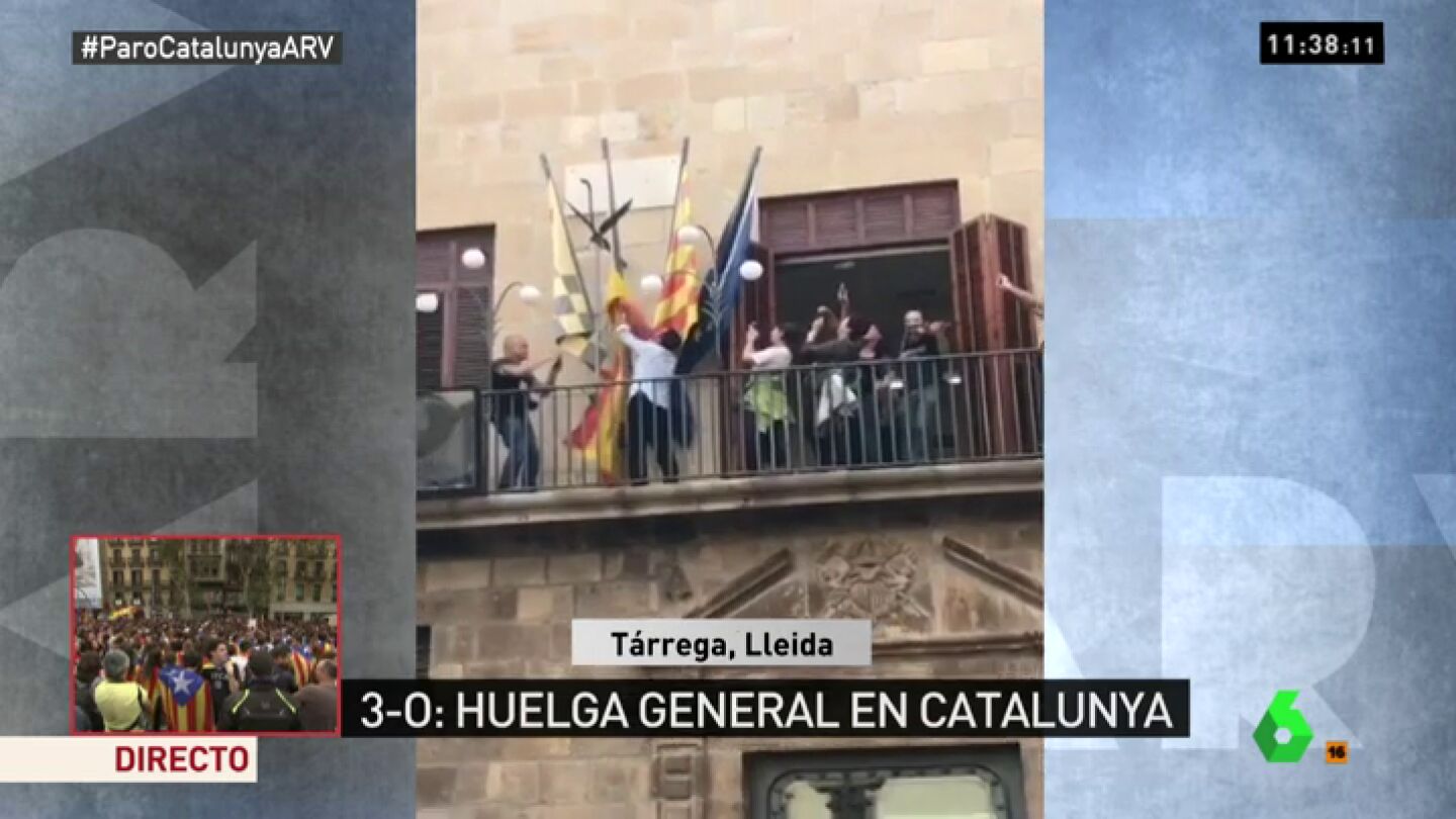 Arrancan la bandera de Espa&ntilde;a en el Ayuntamiento de T&agrave;rrega