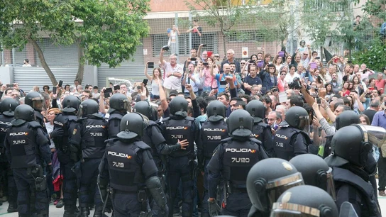 Cargas policiales durante el 1-O Cargas policiales durante el 1-O