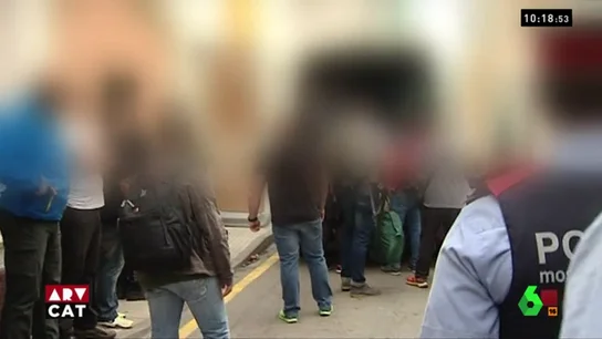 Presiones y acoso contra los policías desplegados en Cataluña Presiones y acoso contra los policías desplegados en Cataluña
