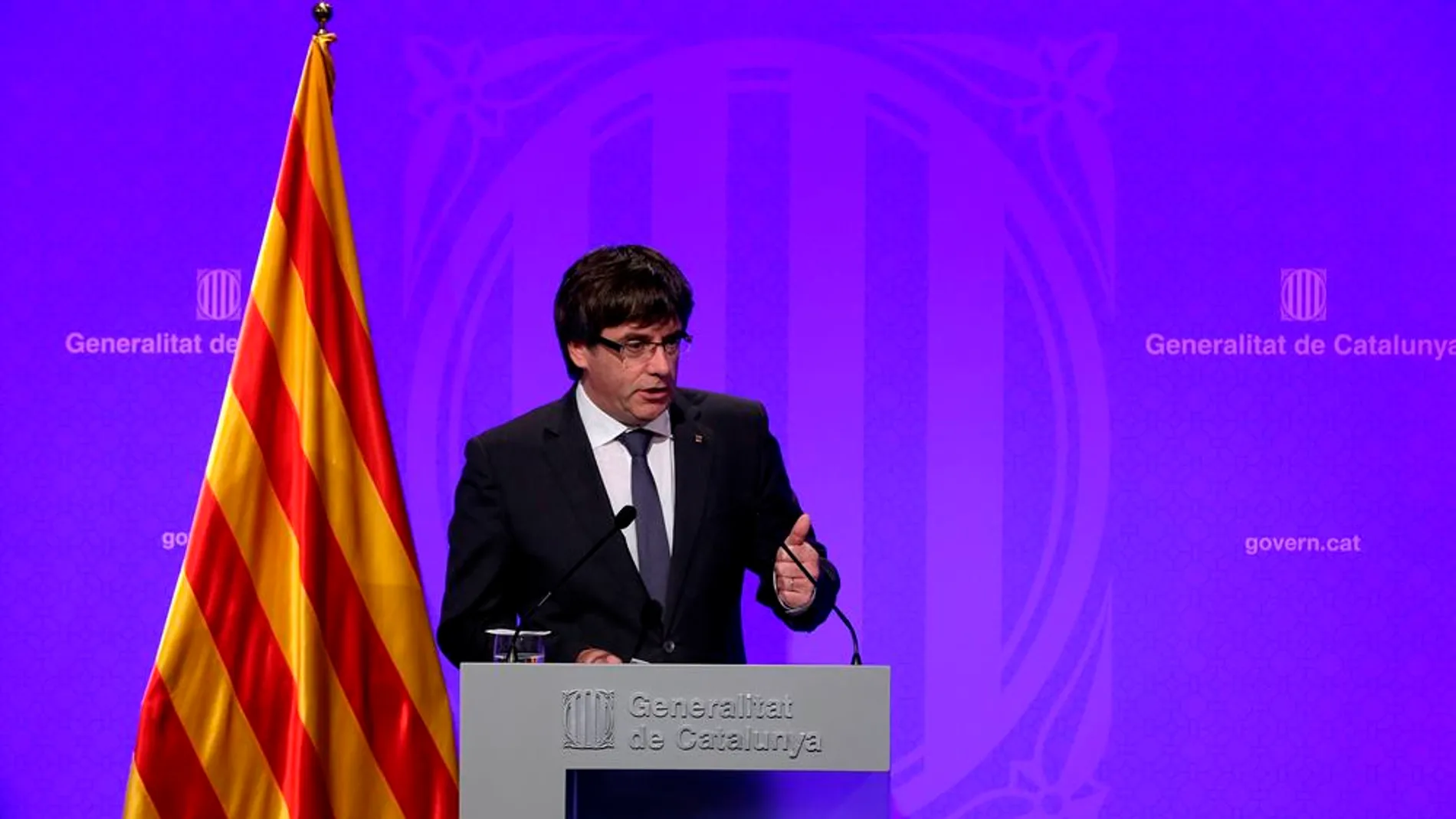 Carles Puigdemont hablando ante los medios