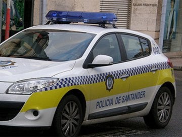Un coche de la policía local santanderina Un coche de la policía local santanderina