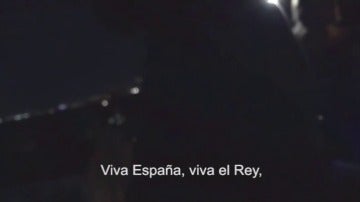 Los vecinos de la música de Manolo Escobar en Barcelona vuelven con el himno de la Guardia Civil: "Viva España, viva el rey, viva el orden y la Ley"