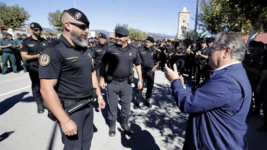 Zoido agradece al guardia civil que ayudó a un padre con su hijo Zoido agradece al guardia civil que ayudó a un padre con su hijo