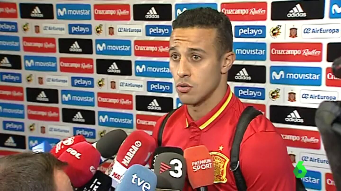 Thiago sale en defensa de Piqu&eacute;: "Jugamos en Espa&ntilde;a, silban a un compa&ntilde;ero y parece que nos silban a todos"