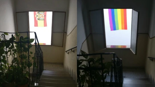 Una joven tapa una bandera franquista con otra LGTBI Una joven tapa una bandera franquista con otra LGTBI