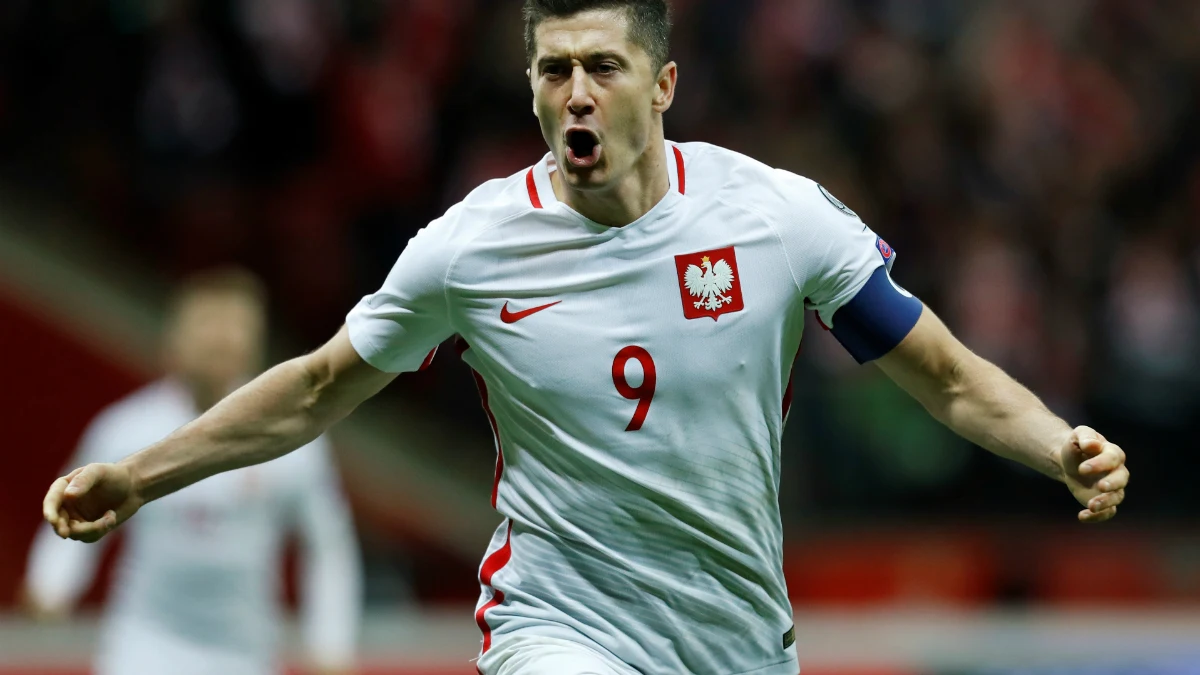 Lewandowski celebra un gol con Polonia