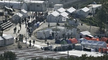 Vista general de un campamento para refugiados en la isla de Lesbos, Grecia.