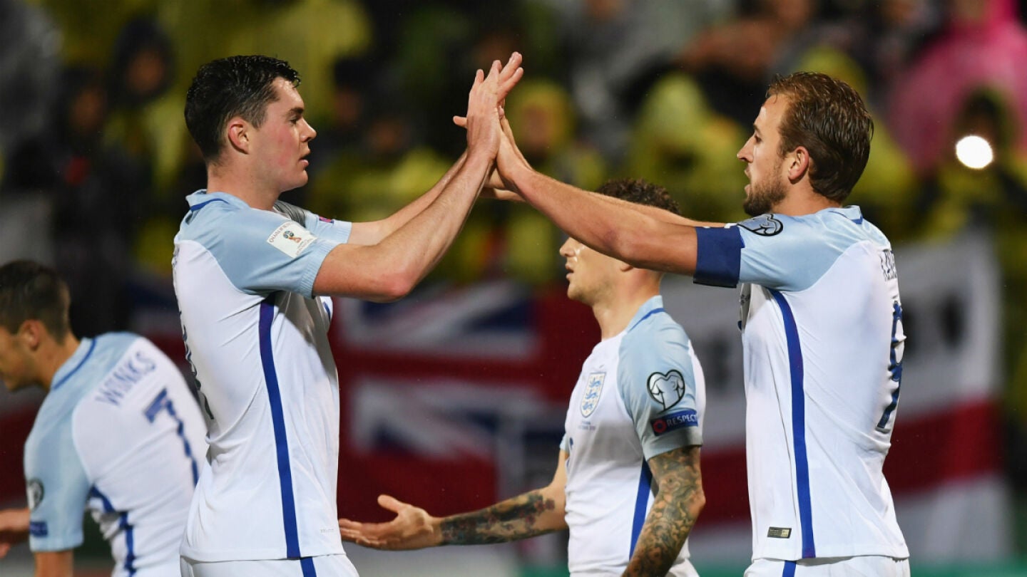 Kane celebra un gol con Keane