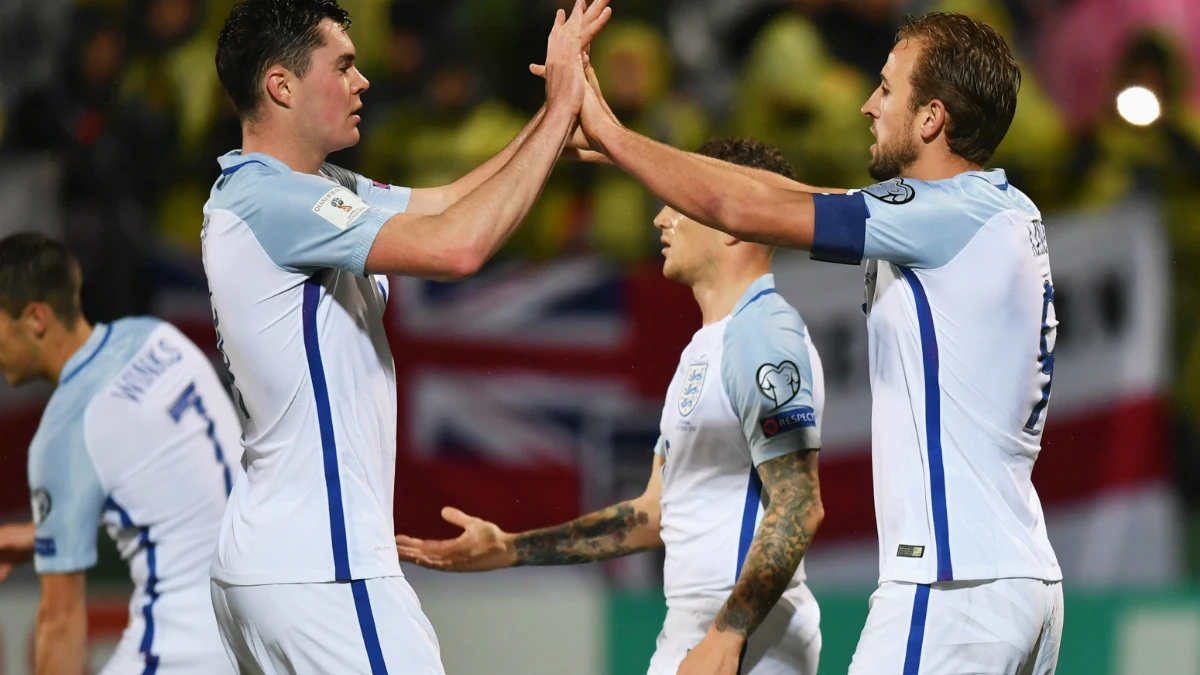 Kane celebra un gol con Keane Kane celebra un gol con Keane