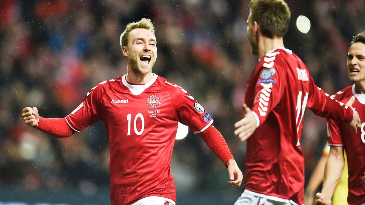 Eriksen celebra un gol con Dinamarca