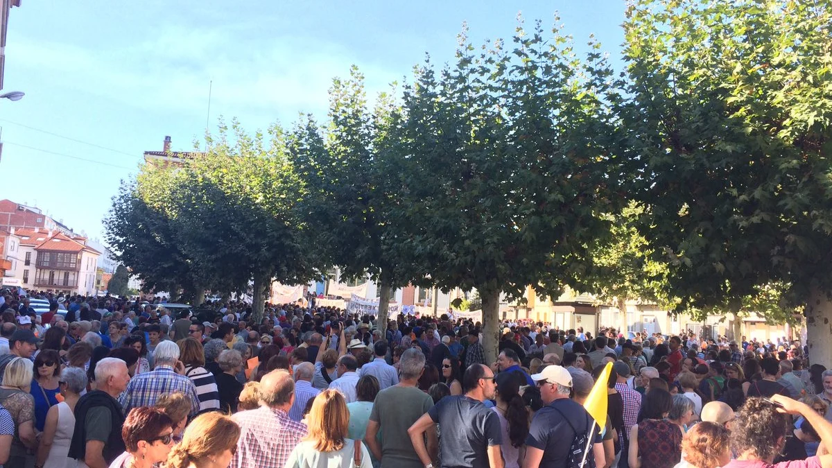 Multitudinaria marcha contra la reforma de la Ley de Salud de Galicia