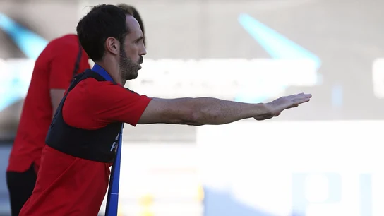 Juanfran durante un entrenamiento del Atleti Juanfran durante un entrenamiento del Atleti