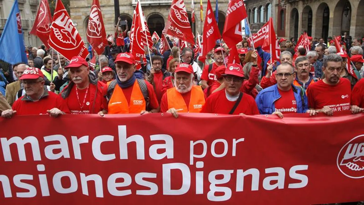 Pensionistas manifestándose por su situación actual. Castellón