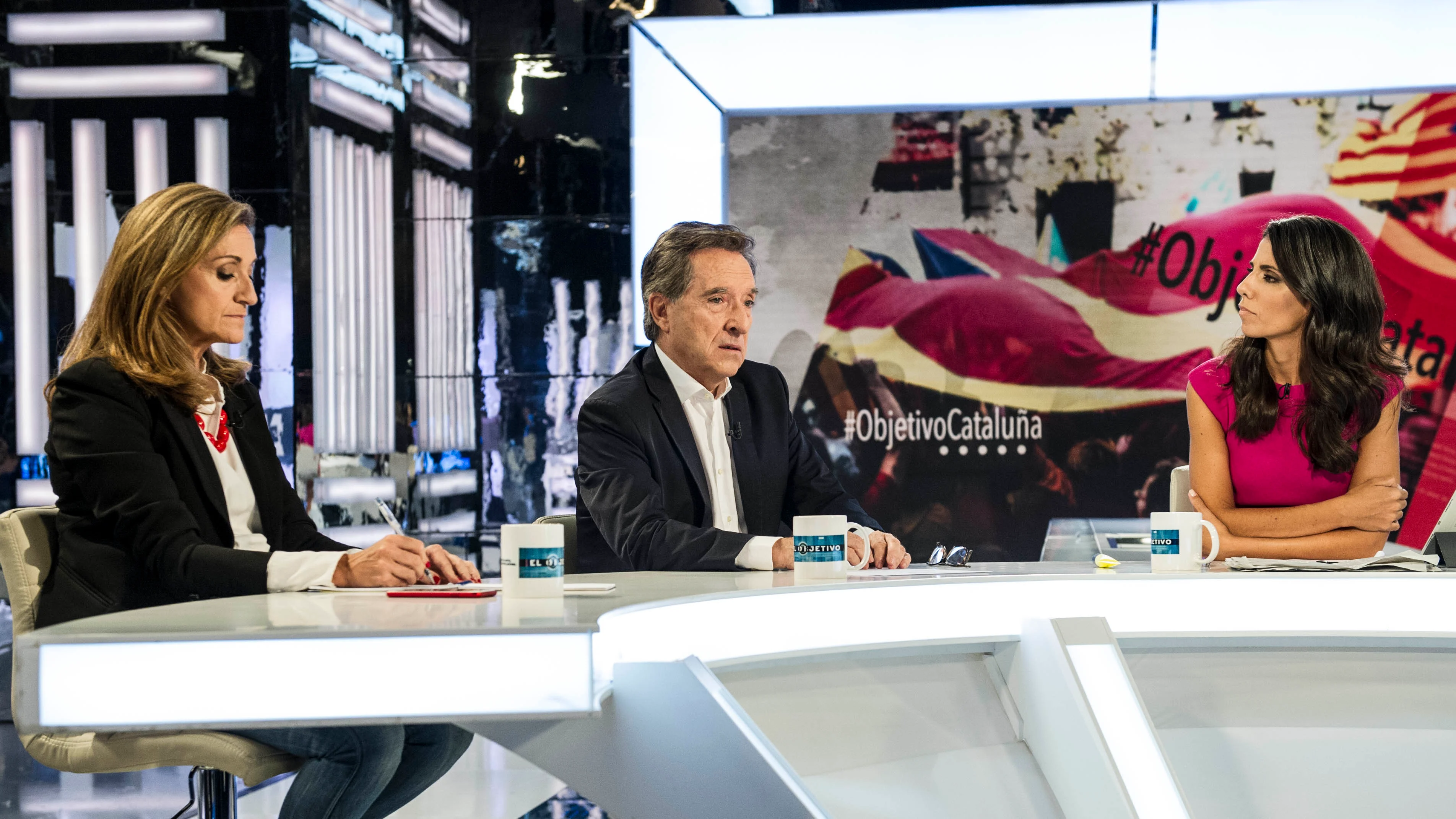 Iñaki Gabilondo junto a Esther Vera y Ana Pastor en El Objetivo