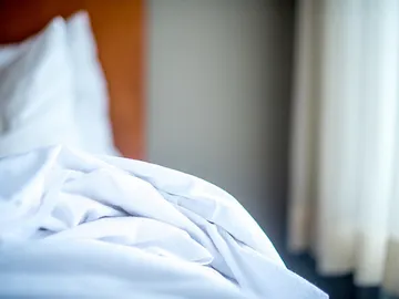 Por muy limpias que estén nuestras sábanas, cada noche dormimos con miles de bacterias Por muy limpias que estén nuestras sábanas, cada noche dormimos con miles de bacterias