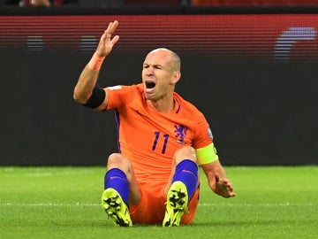Robben, enfadado, no pudo evitar el descalabro de una Holanda que no estará en el Mundial de Rusia Robben, enfadado, no pudo evitar el descalabro de una Holanda que no estará en el Mundial de Rusia