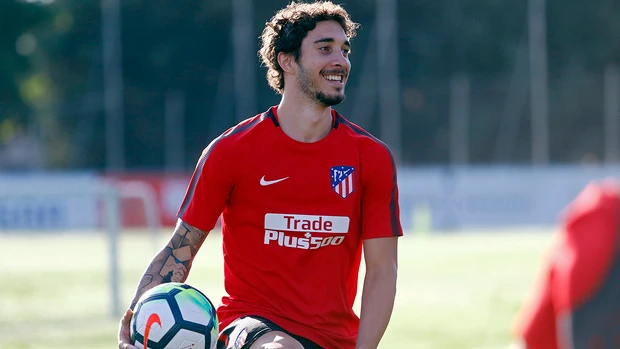 Vrsaljko sonríe durante un entrenamiento del Atlético
