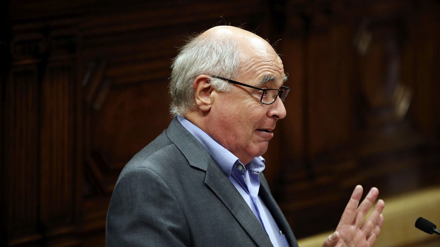 El l&iacute;der del CSQEP, Llu&iacute;s Rabell, durante su intervenci&oacute;n tras la declaraci&oacute;n del presidente Carles Puigdemont 