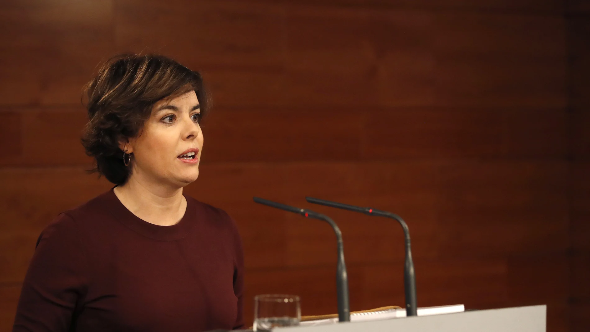  La vicepresidenta del Gobierno, Soraya Sáenz de Santamaría, durante su comparecencia en Moncloa