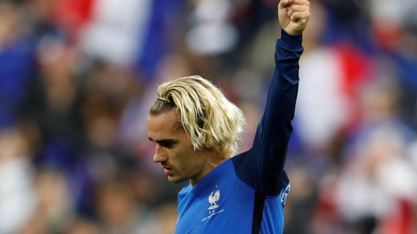Griezmann, con el pu&ntilde;o en alto, celebra el pase de Francia al Mundial