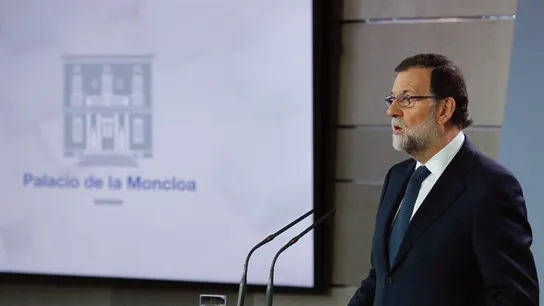 El presidente del Gobierno, Mariano Rajoy, durante su comparecencia ante los medios tras la reunión extraordinaria del Consejo de Ministros El presidente del Gobierno, Mariano Rajoy, durante su comparecencia ante los medios tras la reunión extraordinaria del Consejo de Ministros