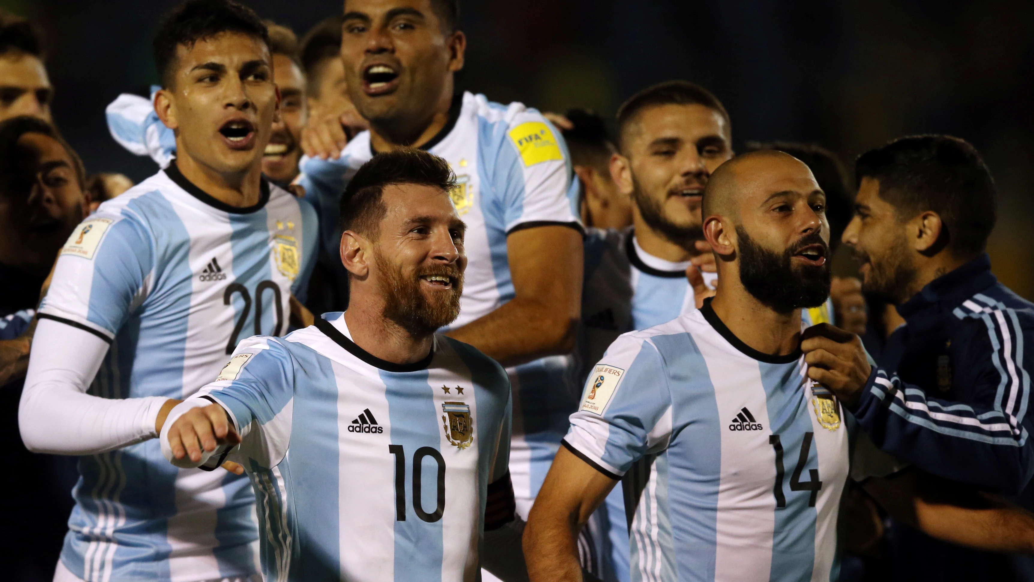 Messi celebra con sus compañeros el pase de Argentina al Mundial