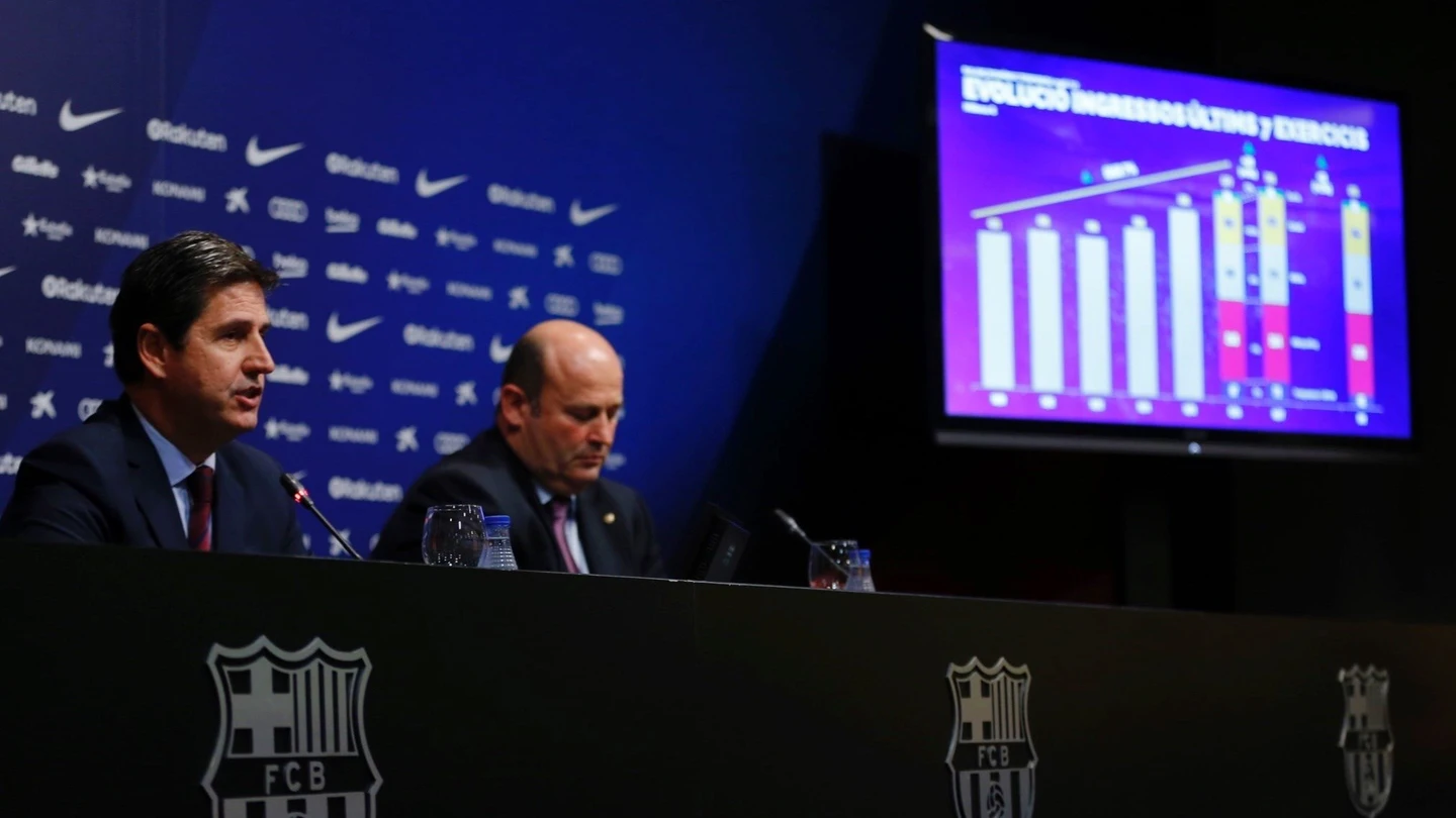A la derecha, Óscar Grau, director ejecutivo del Barça A la derecha, Óscar Grau, director ejecutivo del Barça