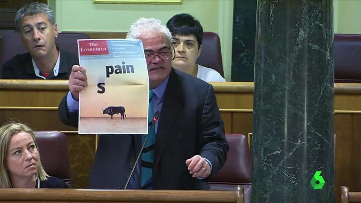 Feliu-Joan Guillaumes exhibe en el Congreso una portada de 2012 Feliu-Joan Guillaumes exhibe en el Congreso una portada de 2012