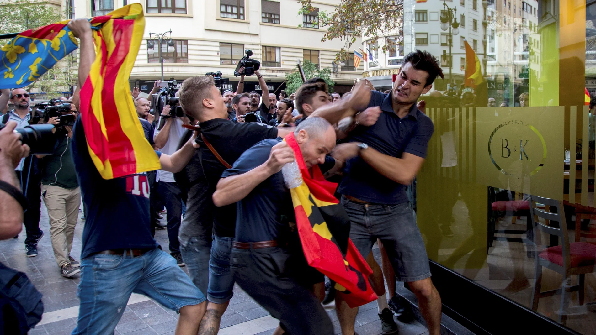 Agresión de un grupo de ultraderechistas en Valencia