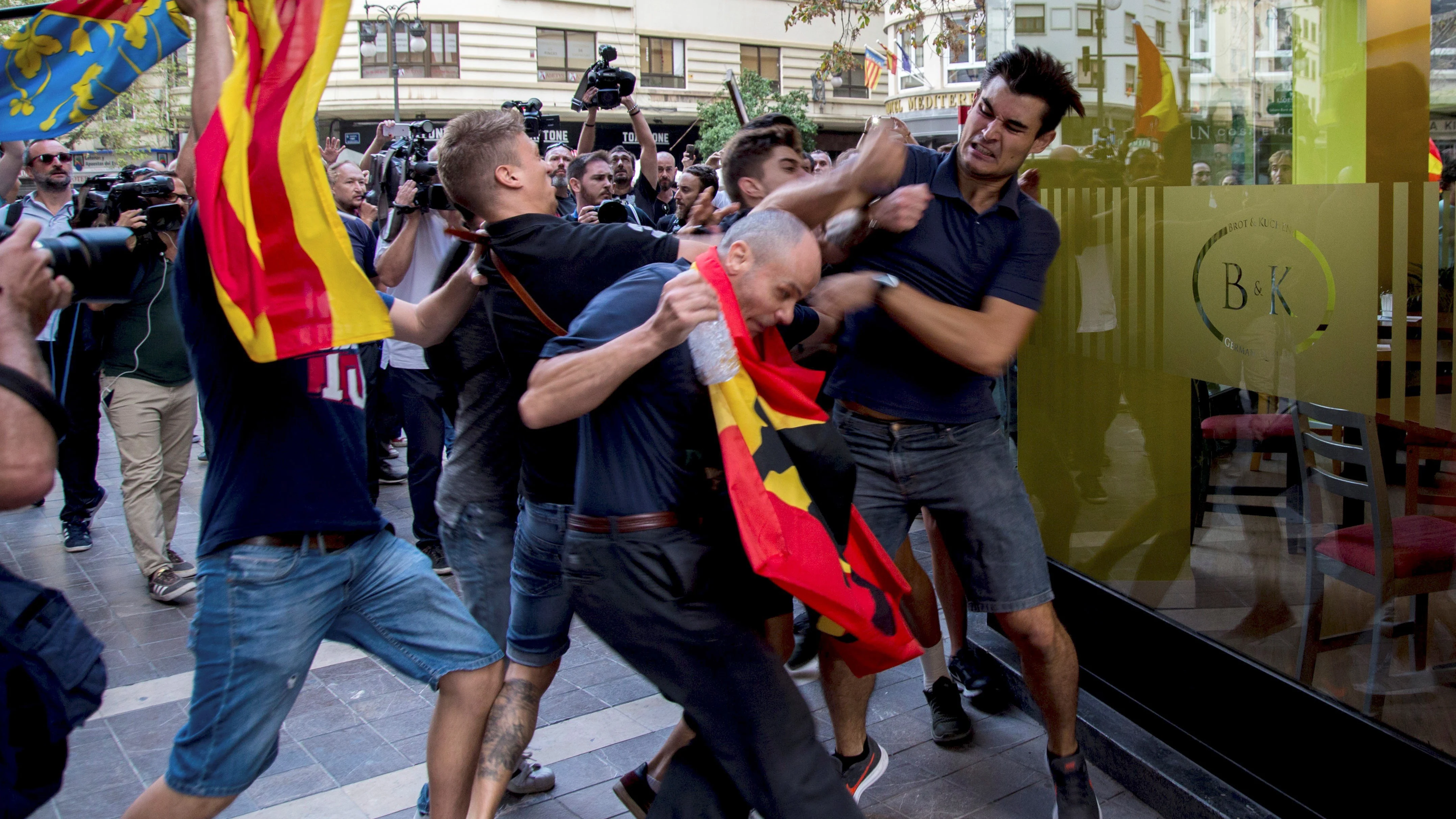 Agresión de un grupo de ultraderechistas en Valencia