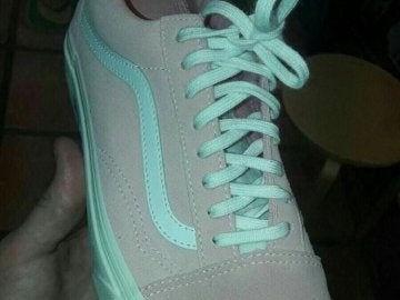 Zapatilla gris y celeste Zapatilla gris y celeste