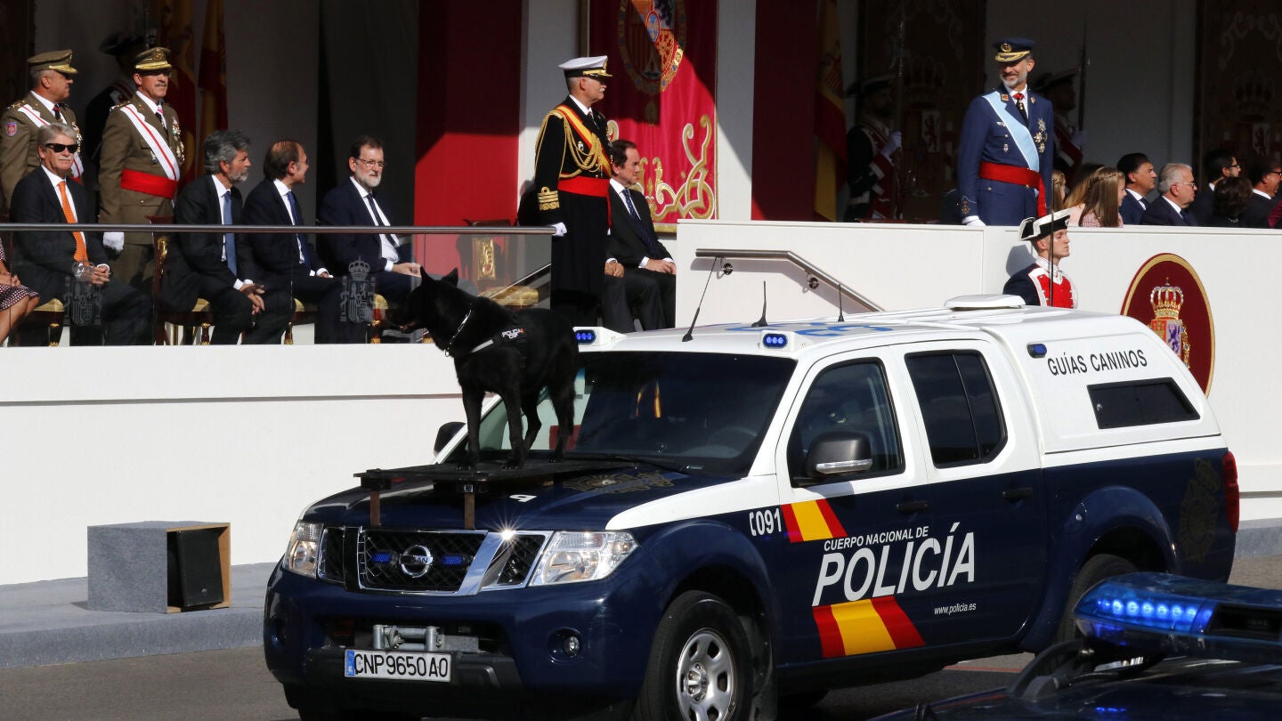 Perro de la Polic&iacute;a desfilando en el 12-O