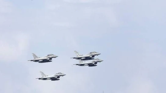 Fotografía facilitada por el Ministerio de Defensa Aviones en el desfile del 12 octubre