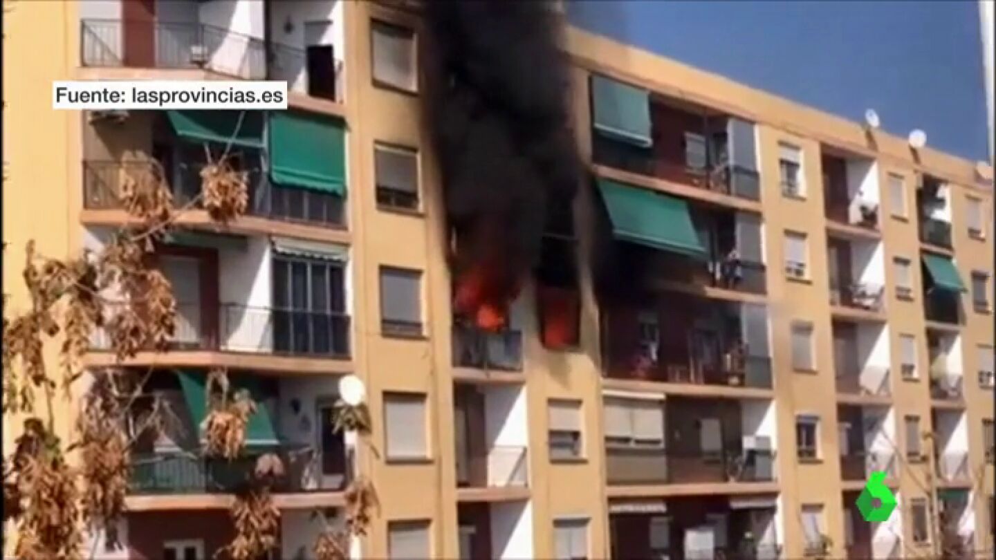 Un muerto y tres heridos en el incendio de una vivienda en Pu&ccedil;ol, Valencia