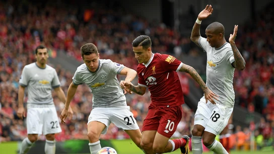 Coutinho, entre Ander Herrera y Young Coutinho, entre Ander Herrera y Young