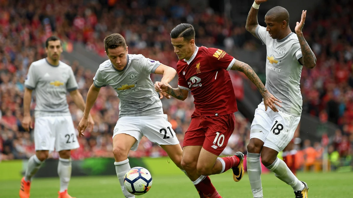 Coutinho, entre Ander Herrera y Young Coutinho, entre Ander Herrera y Young