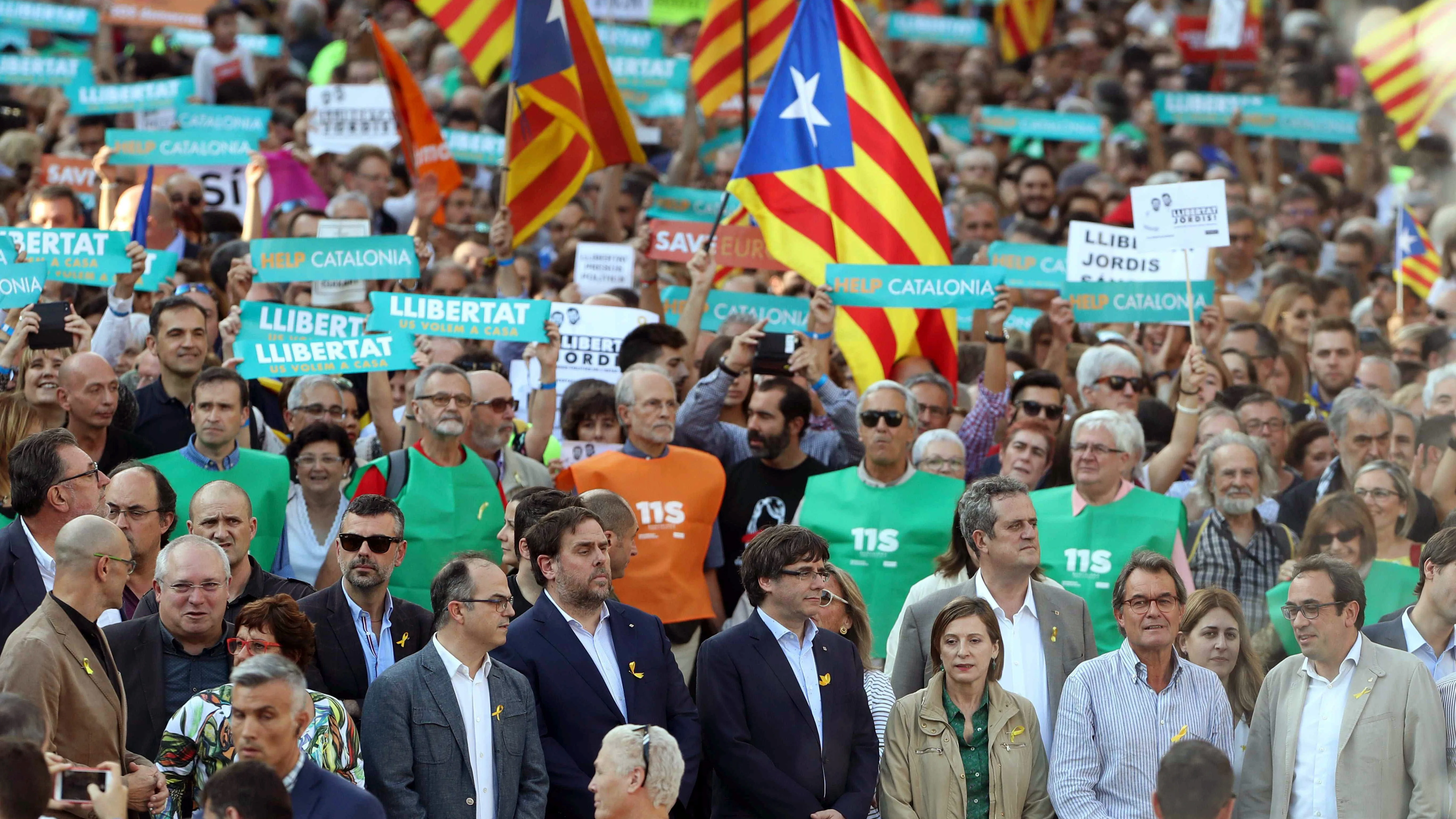 Manifestación para pedir la libertad de Jordi Sànchez y Jordi Cuixart