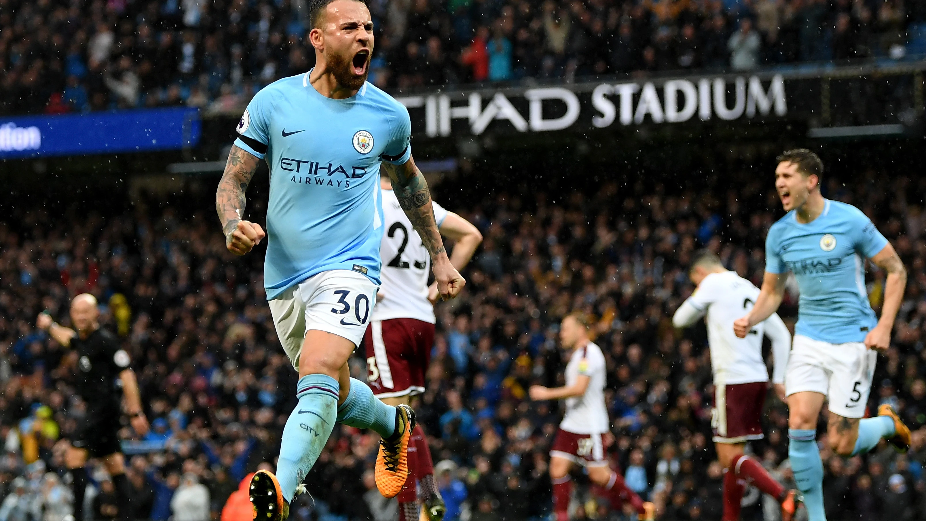 Otamendi celebra su gol ante el Burnley