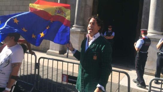 &Aacute;lvaro de Marichalar frente al Palau de la Generalitat