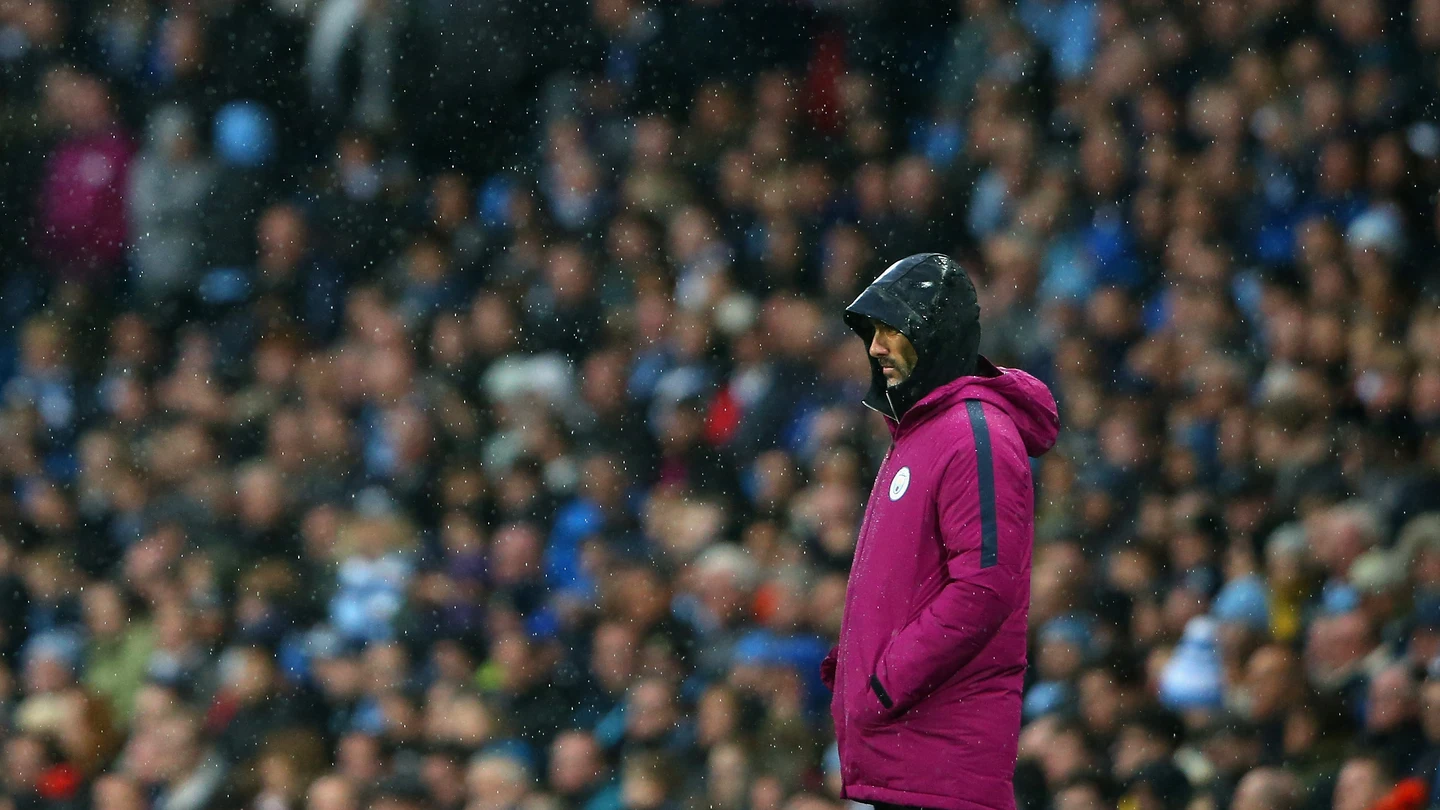 Pep Guardiola, en la banda del Etihad Stadium Pep Guardiola, en la banda del Etihad Stadium