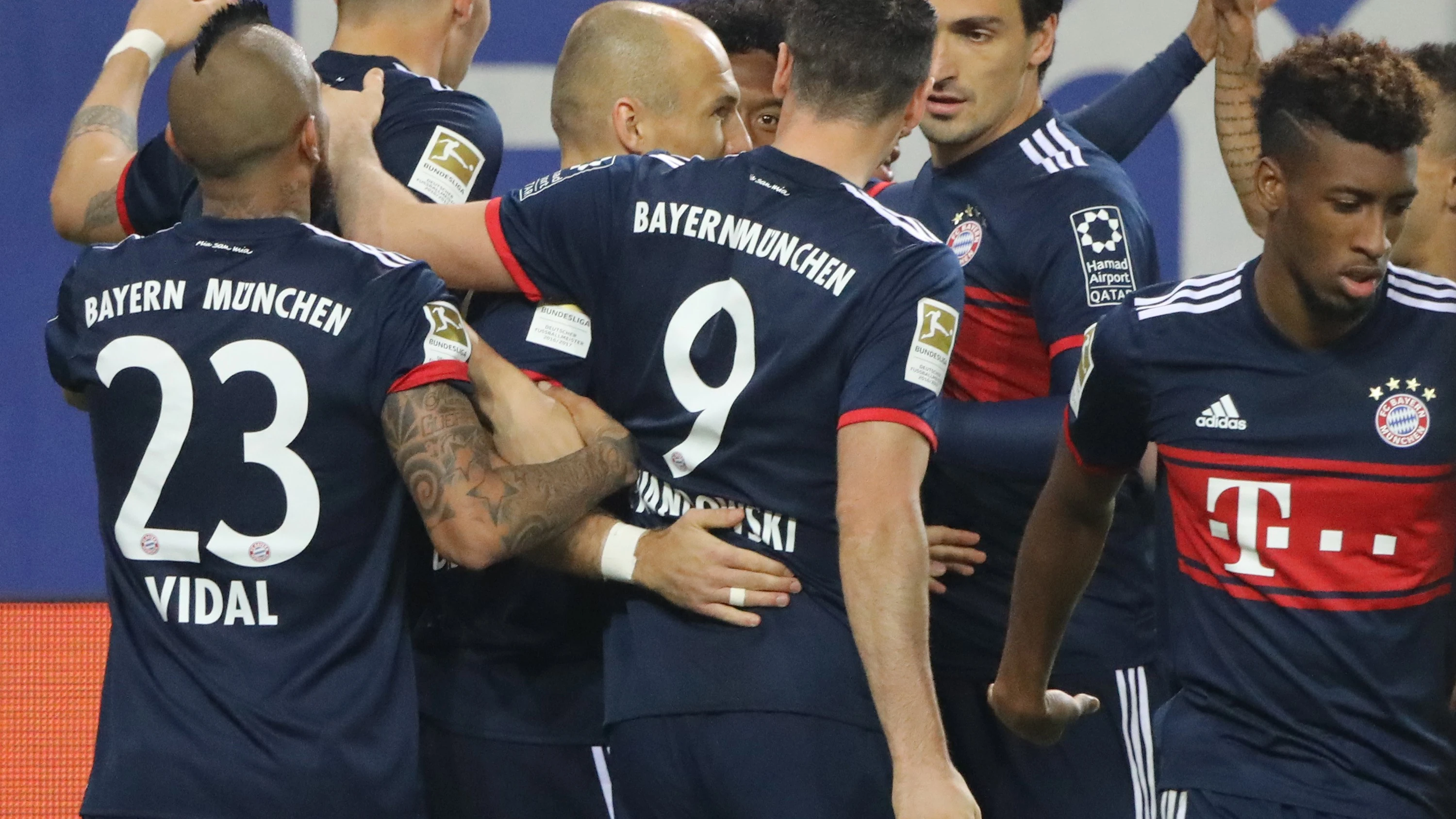 Los jugadores del Bayern celebra el gol de la victoria ante el Hamburgo