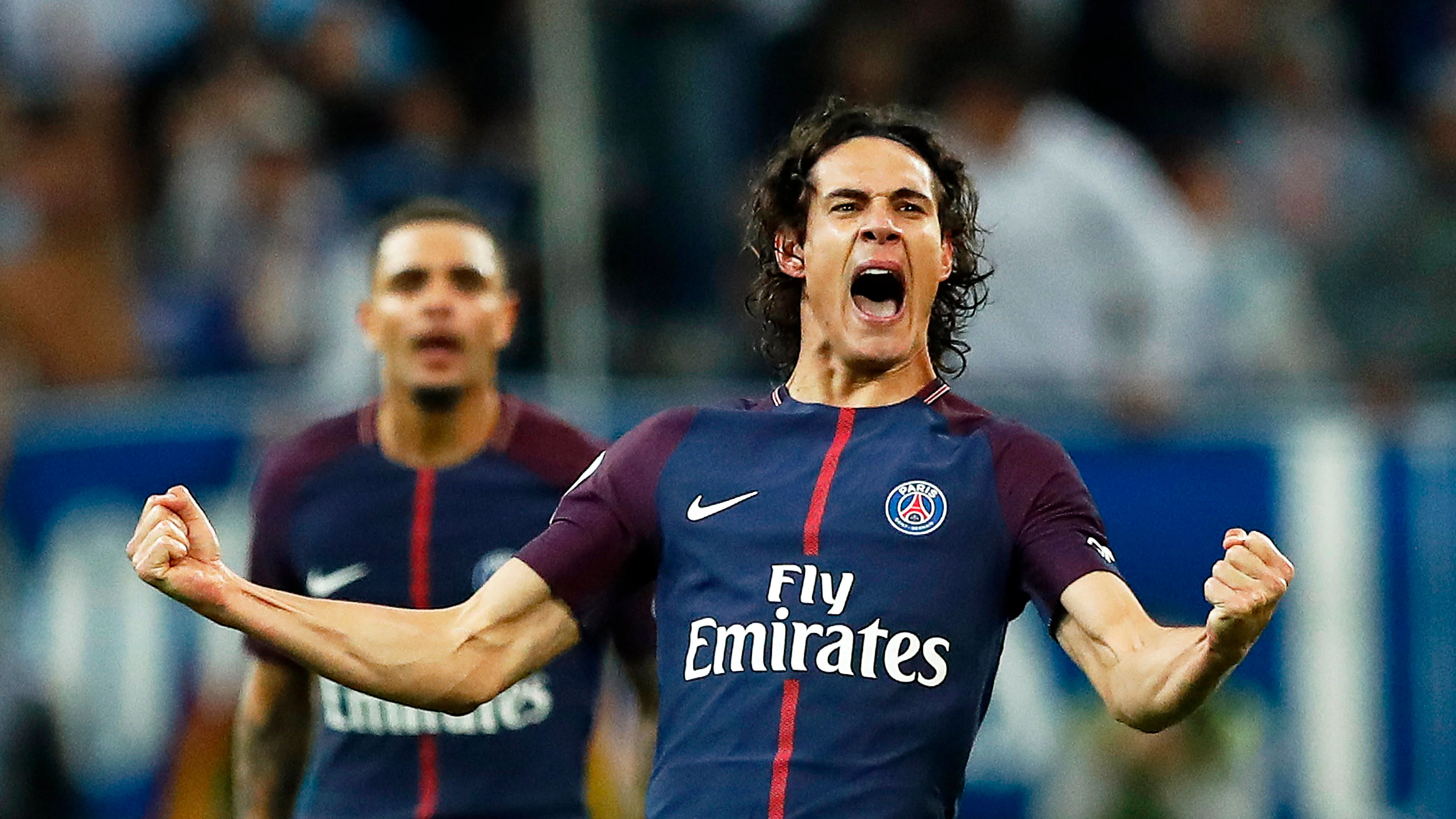 Cavani celebra su gol con el PSG